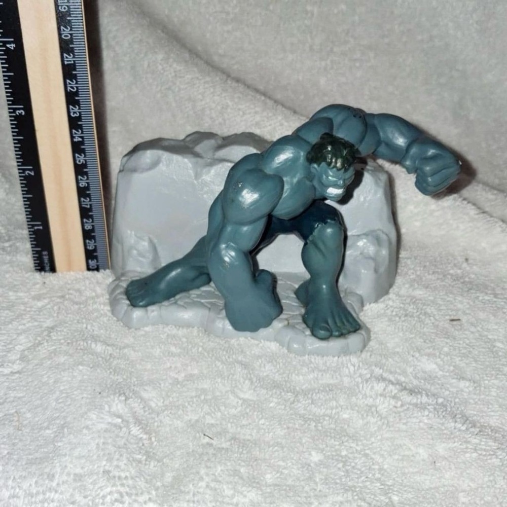 Marvel The Hulk Echoing Figure Diorama 2008 Comic Book Heroes